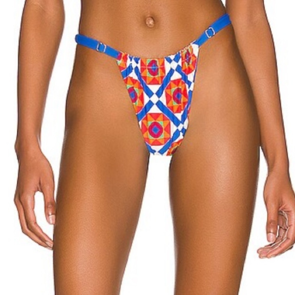 WEWOREWHAT Printed Adjustable Cheeky Bikini Bottom Size M